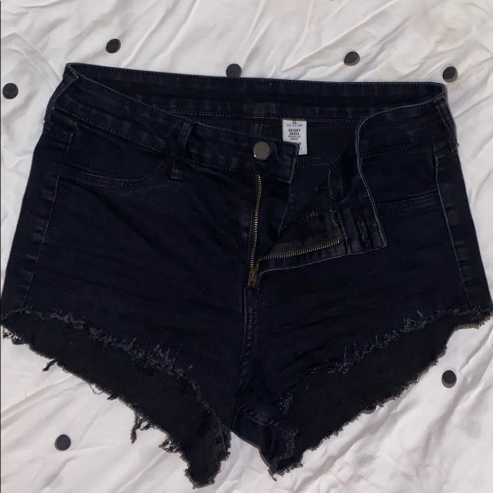 Black distressed jeans shorts